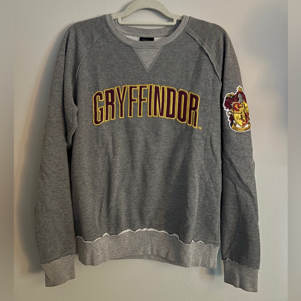 Wizarding World of Harry Potter Universal Studios Gray Gryffindor Sweatshirt